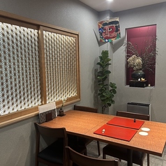 【4名様掛けテーブル席】厳選して仕入れた食材でご用意する季節のコース料理を、ぜひ皆さまでご賞味ください。