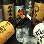 オーナー自ら、日本酒や焼酎を厳選してリーズナブルにご提供。銘柄は月替わりでお楽しみ頂けます。