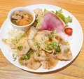 料理メニュー写真&nbsp;豚もも肉の柚子胡椒焼き定食（ライスバー付き）