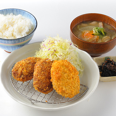 メンチカツとコロッケ定食