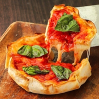 たっぷり150gのチーズを閉じ込め焼き上げるシカゴピザ♪