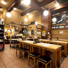 店内は大きな梁と高い天井が気持ちのよい空間★店舗全体の貸切はお気軽にお問合せください!【魚頂天酒場まつり /魚頂天 /梅田居酒屋 /梅田グルメ /東梅田グルメ /海鮮居酒屋 /海鮮好き /刺身好き /魚がうまい店 /日本酒好き /飲み会梅田 /宴会居酒屋 /コスパ居酒屋 /大衆居酒屋 /梅田飲み】