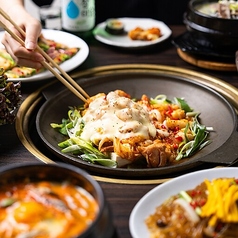 選べる鍋と韓国総菜を組み合わせたコースの魅力