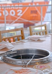 南極観測船「しらせ」を眺める非日常的な空間♪