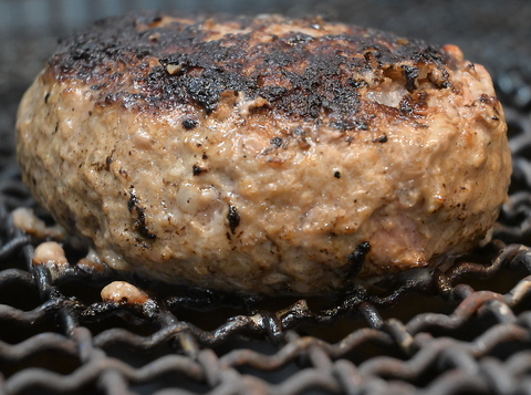 大和八木から徒歩1分！リーズナブルに味わえる洋食と炭焼き料理が自慢の創作居酒屋♪