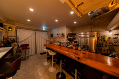 落ち着いた雰囲気のカウンター席です。