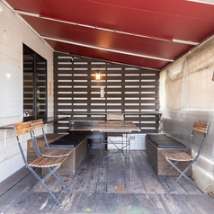 テラス席はペットOKなので、大切なペットと一緒に素敵な時間を過ごすことができます！愛するペットと共に、開放感あふれる空間でリラックスしながらお食事を楽しんでください。特別なひとときを、ぜひ一緒にお過ごしください。