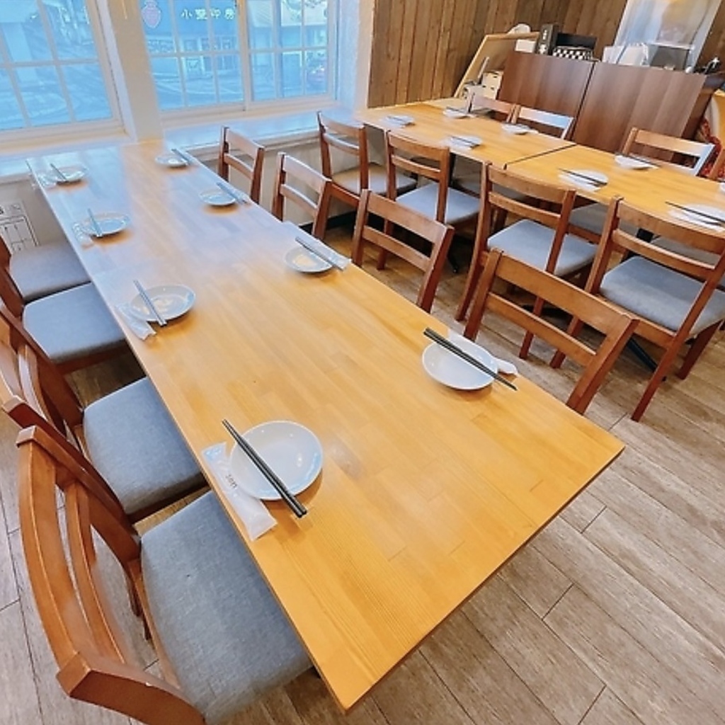 飲み放題付きコースと広々席で宴会にも最適。気兼ねなく楽しめる空間で大人数での利用も大歓迎です。