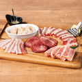 料理メニュー写真 肉盛りプレート