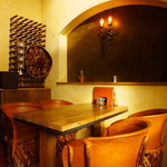 1階カウンター横の4名用テーブル席は、女子会にもおすすめです！