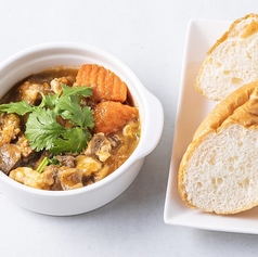 牛すじ煮込みのバインミー.