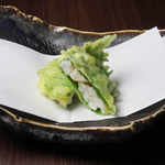 「エビ大葉包み揚げ」大葉を包み込むことでヘルシーに味わえる、食べやすい逸品