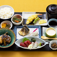 ランチで人気！魚河岸定食（税込1,590円）