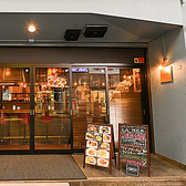 春から秋にかけてはオープンテラス席もご用意しており、心地よい外の空気を吸いながら、優雅なひとときがお過ごしいただけます。