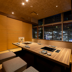 【掘りごたつ個室/5~6名様】どんなご利用シーンにも最適なお席。掘り炬燵のため腰を下ろしてゆっくりとお食事をお楽しみいただけます。