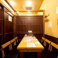 プライベート飲みに♪隠れ家的な少人数向け個室を各種ご用意しております！心地良いひとときをお過ごしください！【魚頂天酒場まつり /魚頂天 /梅田居酒屋 /梅田グルメ /東梅田グルメ /海鮮居酒屋 /海鮮好き /刺身好き /魚がうまい店 /日本酒好き /飲み会梅田 /宴会居酒屋 /コスパ居酒屋 /大衆居酒屋 /梅田飲み】