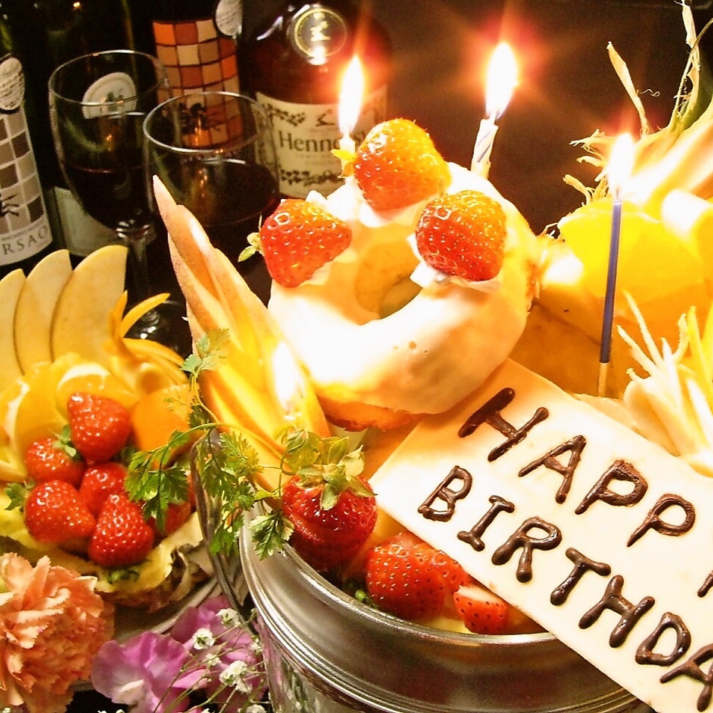 飲み放題付お誕生日コースの特大パフェ。当日も承ります。