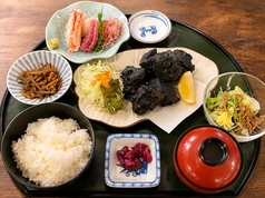 "箱根溶岩"黒唐揚げ御膳