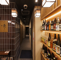 多種取りそろえの陳列棚がお出迎えいたします