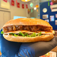豚肉とハムの特製バインミー