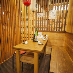 新潟駅前で気軽におしゃれな海鮮居酒屋を探している方におすすめ。牡蠣と日本酒を片手に、時間を忘れて語らえる特別なひとときをお過ごしください。