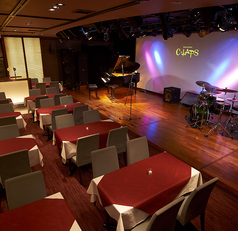 人数に応じてレイアウト可能なテーブル。