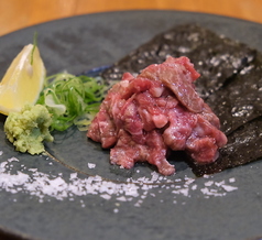 和牛の塩だれユッケ/数量限定、炙りレバー
