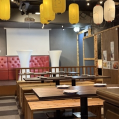 【宴会向きテーブル席】コース飲み放題だけではなく単品飲み放題も！充実したドリンクメニューからお気に入りを見つけ、みんなで乾杯!!楽しい時間をお過ごしください【八王子 &nbsp;居酒屋 個室 誕生日 記念日 宴会 女子会 食べ放題 飲み放題 食べ飲み放題】