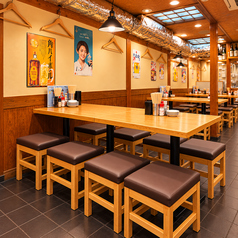 焼きとん酒場 まるや 新橋店の雰囲気1