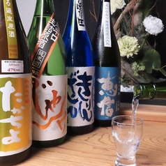 新潟の季節の地酒を常時20種類ほどご用意!