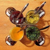 当店のホルモン焼き薬味を使って色々な味でお召し上がりいただくスタイルです!店長自慢の自家製薬味【レモンだれ・ヤンニョム・青唐ジャン・柚子胡椒オニオン】この他にも数種類薬味をご用意しております!