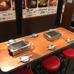 ふたご屋は、活気あふれる韓国焼肉の名店です。明るく開放的な雰囲気の中、肉のプロたちがあなたの好みに応じた完璧な焼き加減でお肉を提供します。友人や同僚との楽しい時間を過ごすのに最適で、各種宴会にも対応。思い出に残る美味しい焼肉体験が待っています。特別なひとときをぜひお楽しみください。