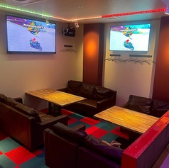 気軽に楽しめるテーブル席があり、どんなシーンにもぴったりの環境が整っています!友人との楽しい会話が弾む空間で、美味しい料理やお酒を楽しめます。カジュアルに楽しみましょう♪