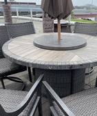 日除け・暑さ対策◎パラソルを設置したお席がございます!