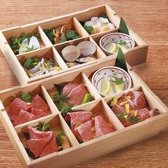 和牛5種盛りと海鮮5種盛り2段箱