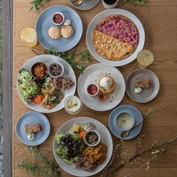 上質な食材や発酵調味料で作る料理やドリンクを満喫。