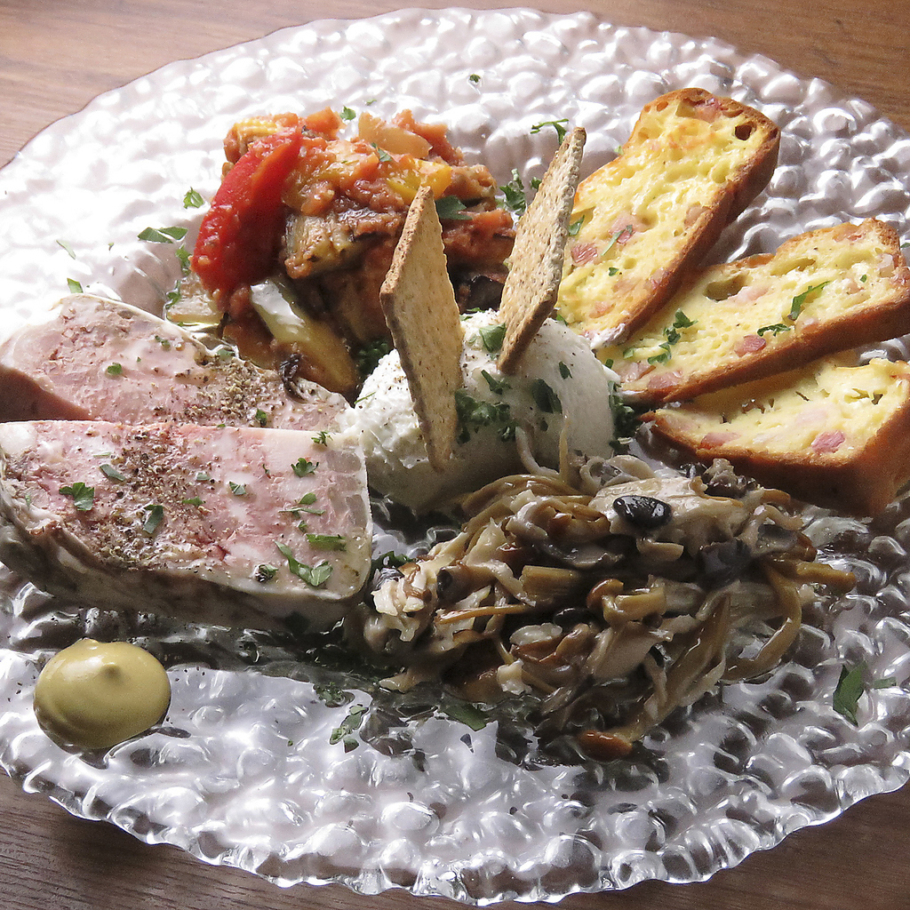 イタリアン&ワインバー nico chica(ニコチカ) 新宿三丁目店」(新宿区