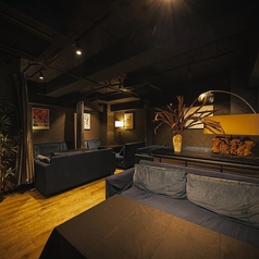 仲間や家族とリラックスしながら楽しめる人気のお席。居心地の良さと本格イタリアンを同時に味わえる、カジュアルな時間にぴったりです。おしゃべりを楽しみながら、心地よいひとときをお過ごしください。