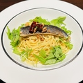 料理メニュー写真&nbsp;秋刀魚とローストナッツのペペロンチーノ