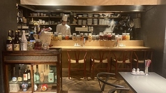 お一人での食事の際やサク飲みにもうれしいカウンターのお席がございます！