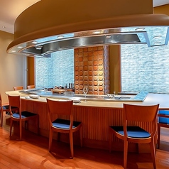 個室のご利用に際しましては、個室利用料を頂戴いたします。　※料金：1室につき6,300円（サービス料・消費税込）　※※個室のご利用時間は2時間とし、所定の時間を超過した場合は、追加料金を頂戴いたします。