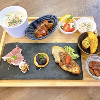 多彩なフードメニューで至福のひとときをお過ごし下さい