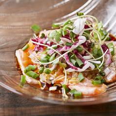 サーモンのカルパッチョ　葱、ピーナッツオイル