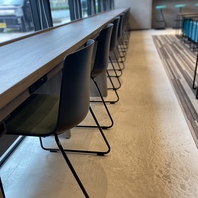 【コンセント付のカウンター席をご用意！】