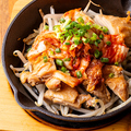 料理メニュー写真&nbsp;名物！鶏もも焼き　