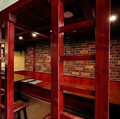 テーブル席は、個室のように利用できる空間もございます◎周囲を気にせず、ゆったりと会話を楽しみたいデートや女子会などにおすすめです♪