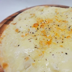宇宙を目指したチーズのピザ