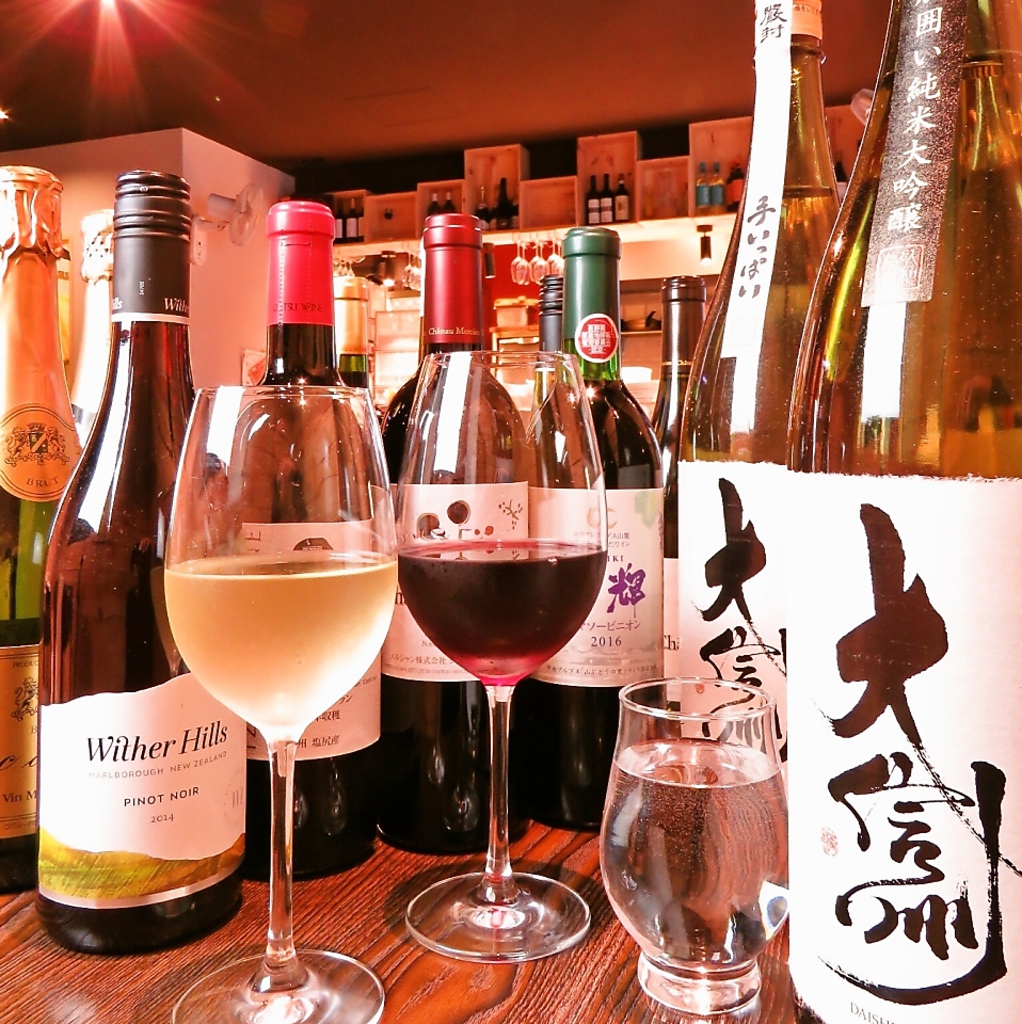 種類豊富なワインはどれもお料理にマッチする選び抜かれたものばかりをご用意しました。