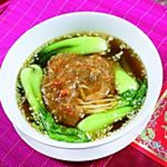 カニ味噌フカヒレ姿煮そば　(フカヒレ並)