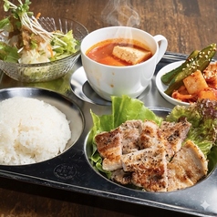 自慢のサムギョプサルをランチで。